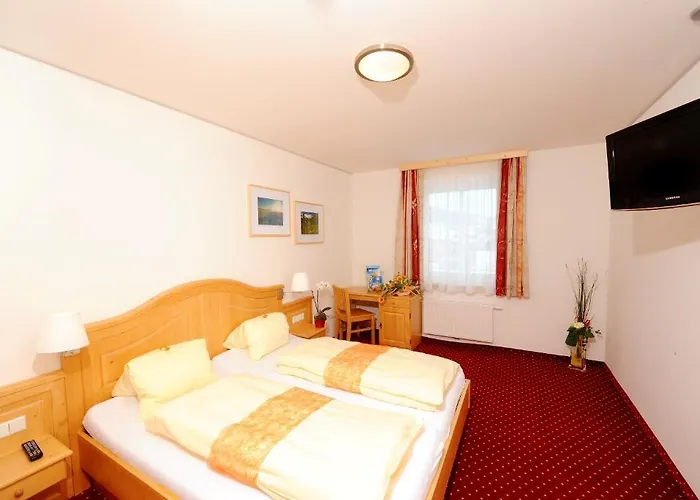 Hotel-restaurant Kirchenwirt Aigen فندق آيغن إم إنشتال